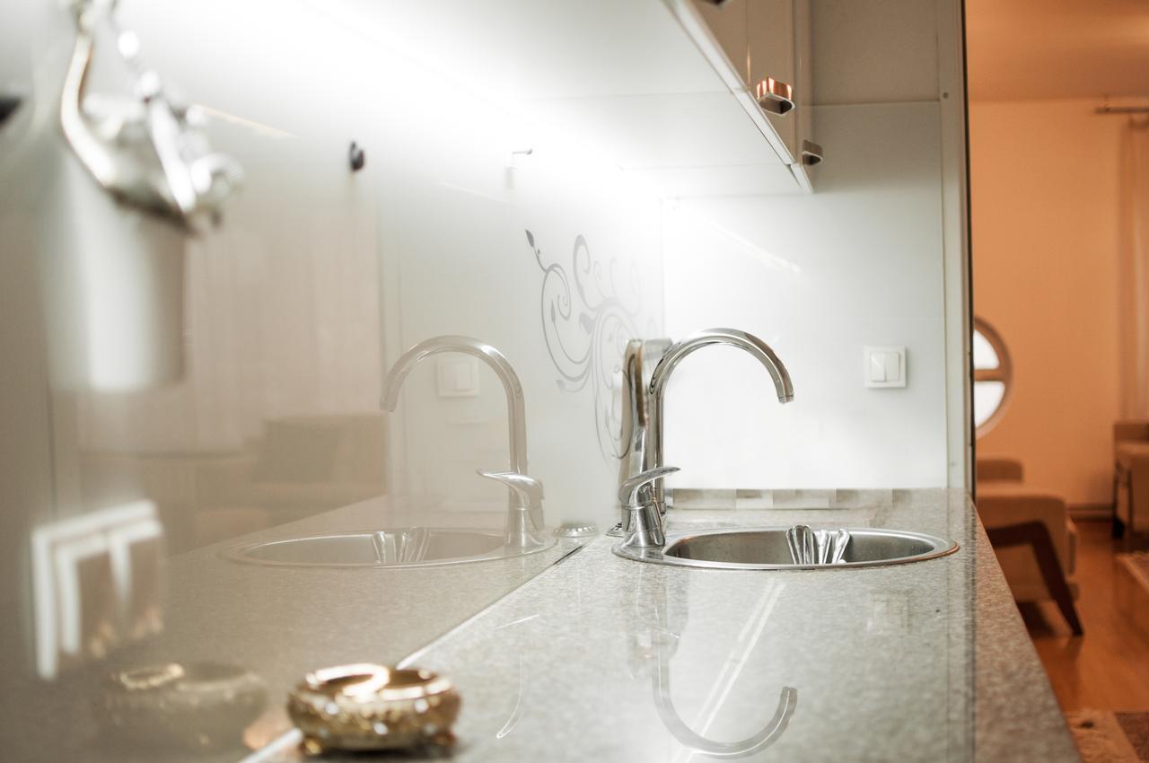 City Center Grand Apartment - Three-Bedroom, Free Parking Saraievo Exterior foto